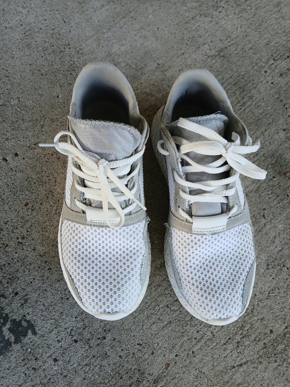 Steve Madden Women's White and Gray Lace-Up Mesh Sneakers
